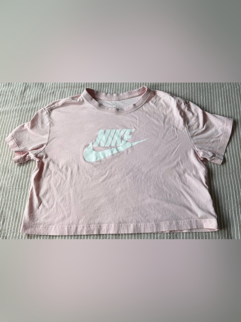Nike Women’s Cropped Pink Tee, Large